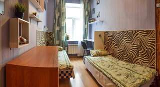 Гостиница Lime Hostel Санкт-Петербург Двухместный номер эконом-класса с 2 отдельными кроватями и общей ванной комнатой-5