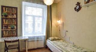 Гостиница Lime Hostel Санкт-Петербург Двухместный номер с 1 кроватью или 2 отдельными кроватями и собственной ванной комнатой-1